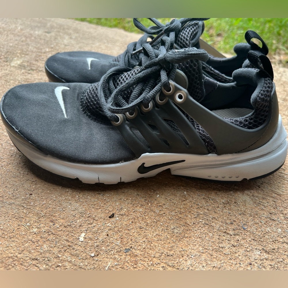 Nike Boys Black and Grey Presto Sneakers